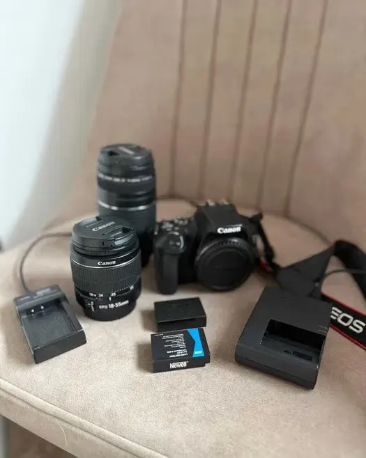 Canon EOS 250D zestaw 2 obiektywy — praca twórcy Barbara M. na Freshwall Marketplace