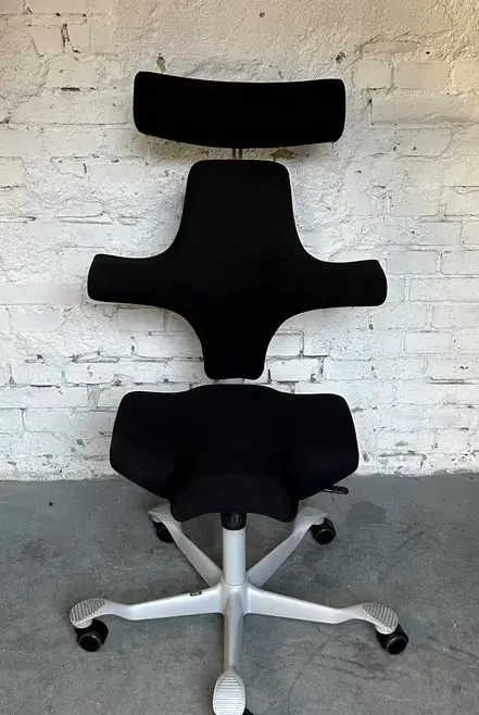 Ergonomiczne krzesło biurowe HAG Capisco 8107 z zagłówkiem — praca twórcy Patrycja J. na Freshwall Marketplace