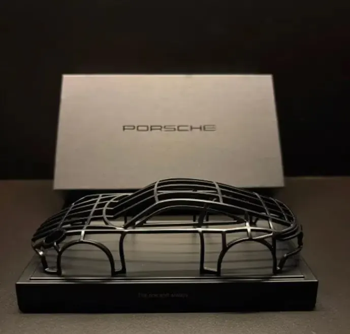 Gadżet / model / ozdoba Porsche 911 992 II Desk Sculpture — praca twórcy Roman Z. na Freshwall Marketplace