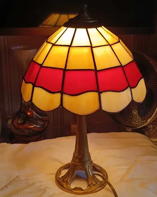 Kolekcjonerska Lampa stolikowa Vintage ,,Tiffany " — praca twórcy Maja J. na Freshwall Marketplace