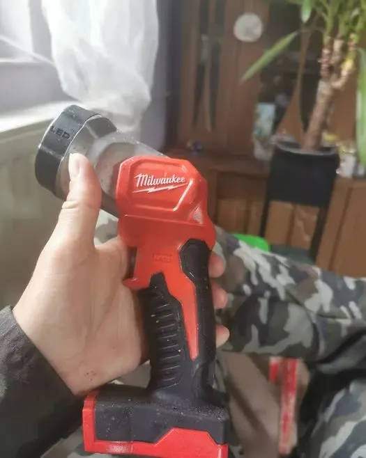 Lampka Milwaukee M 18 TLED — praca twórcy Kacper K. na Freshwall Marketplace
