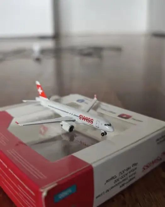 Airbus A220-300 SWISS International Air Lines - Herpa 1/500 — praca twórcy Wanda G. na Freshwall Marketplace