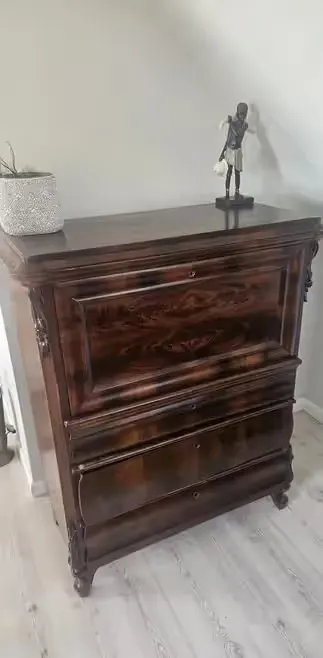 Biurko Antyczny sekretarzyk w stylu Biedermeier z mahoniu 55x105x148 cm — praca twórcy Monika S. na Freshwall Marketplace