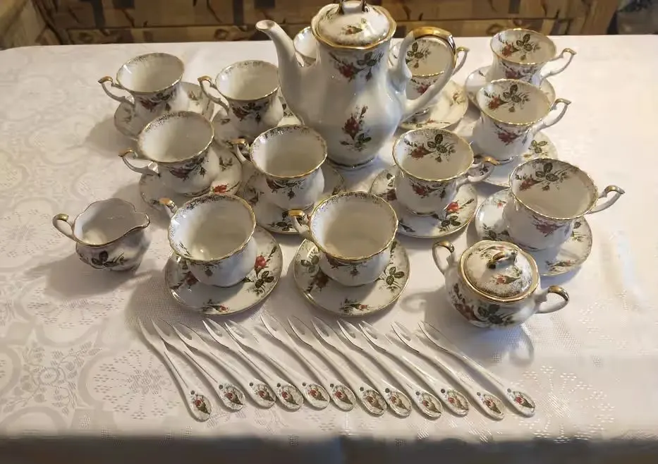 Chodzież  niespotykany zestaw 12 - to osoby kawowo/herbaciny — praca twórcy Danuta O. na Freshwall Marketplace