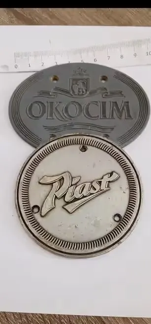 Emblematy metalowe — praca twórcy Karol K. na Freshwall Marketplace