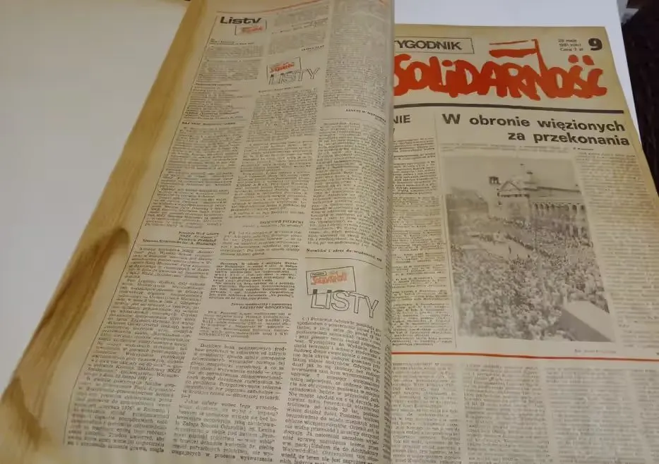 Gazeta Solidarność oprawione numery od 1 do 37 — praca twórcy Przemysław K. na Freshwall Marketplace