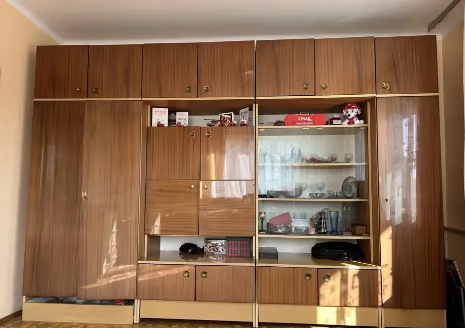 Meblościanka PRL połysk — praca twórcy Roman J. na Freshwall Marketplace