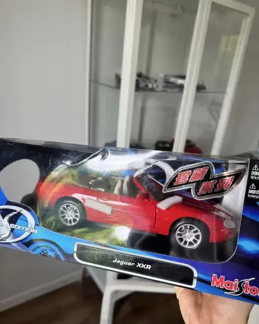 Model 1/18 Jaguar XKR maisto, jak nowy — praca twórcy Monika N. na Freshwall Marketplace