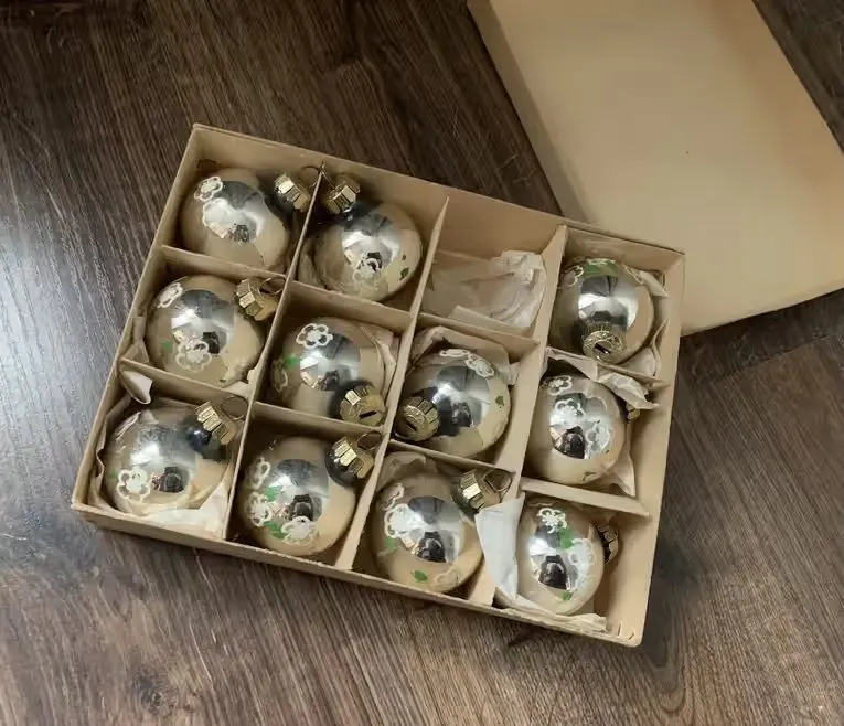Srebrne stare bombki PRL vintage ozdoby świąteczne — praca twórcy Marlena na Freshwall Marketplace