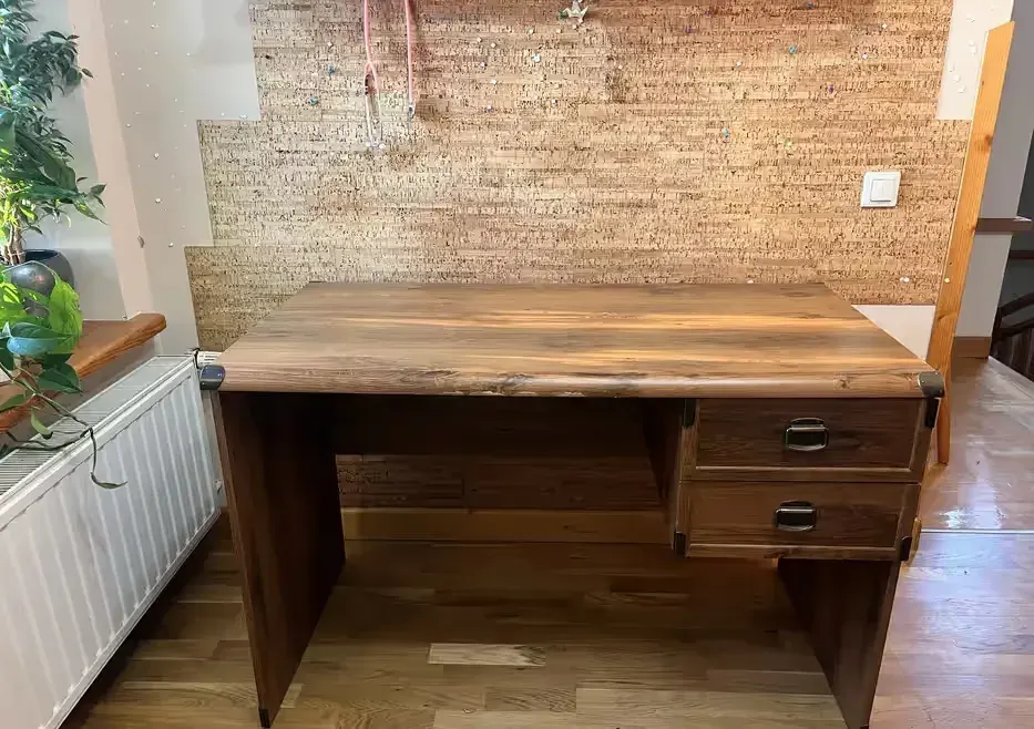 Biurko rustykalne vintage, kolor orzech, 2 szuflady, metalowe okucia — praca twórcy Jakub na Freshwall Marketplace