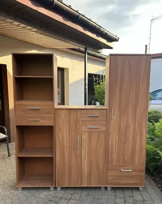 Szafki, stolik, żyrandol — praca twórcy Monika na Freshwall Marketplace