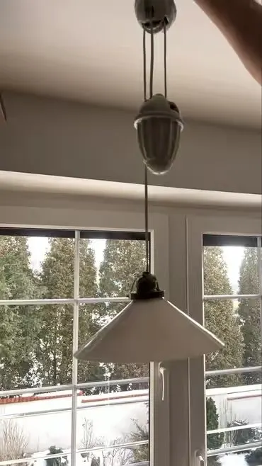 Stara przedwojenna porcelanowa lampa — praca twórcy Ilona na Freshwall Marketplace