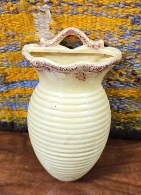 Stary, ceramiczny wazon scienny — praca twórcy Maciej Majcher na Freshwall Marketplace