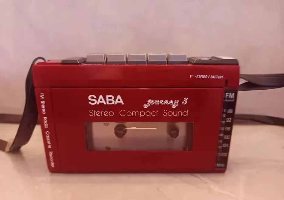 Stary klasyczny  walkmann SABA Journey 3 Stereo Compact Sound, wyprodukowany w Niemczech około 1985 roku.  Sprawny. — praca twórcy Zbieracz na Freshwall Marketplace