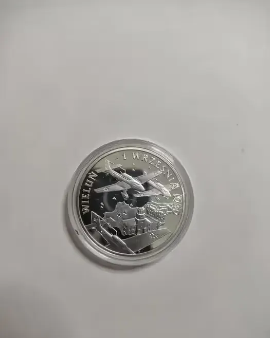 10 zł Wieluń 1 września 1939 srebro NBP 2009 — praca twórcy MEGA WyWóz na Freshwall Marketplace