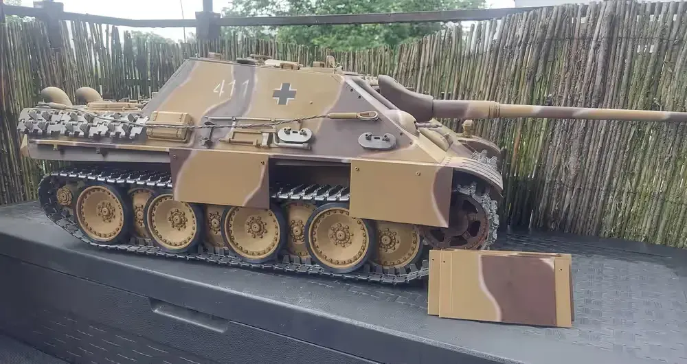 Czołg RC 1:10 Jagdpanzer V — praca twórcy Tadeusz na Freshwall Marketplace