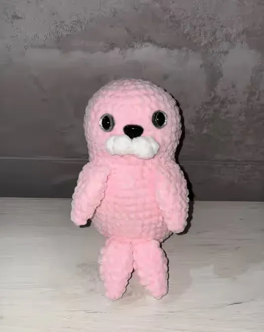 Handmade różowa foczka — praca twórcy Martyna Rybitwa na Freshwall Marketplace
