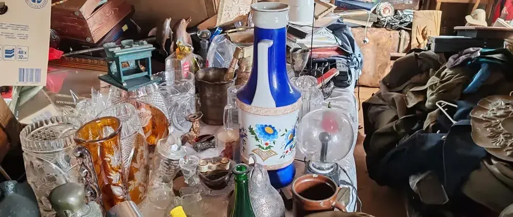 Kryształy oraz porcelana na sprzedaż w dużej ilości — praca twórcy Ewa na Freshwall Marketplace