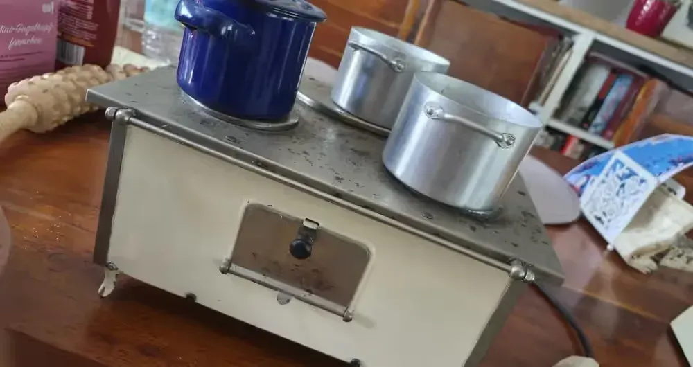 Stare zabawka dla dzieci kuchenna elektryczna vintage PRL — praca twórcy Paweł na Freshwall Marketplace