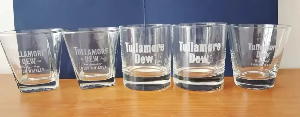 Szklanki kolekcjonerskie Tullamore Dew 5 sztuk nowe — praca twórcy Hanna na Freshwall Marketplace