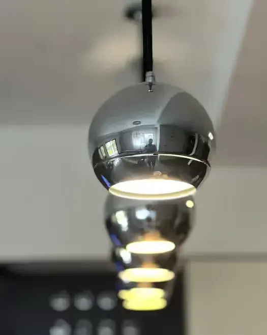 5 lamp wiszących, kule ze źródłami LED — praca twórcy Andrzej na Freshwall Marketplace