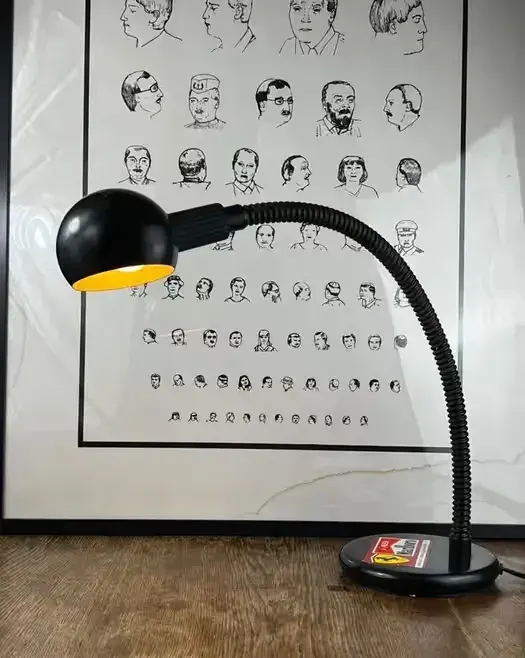 Czarna, włoska lampa biurkowa G.A.M.M.A LUX — praca twórcy FFF na Freshwall Marketplace