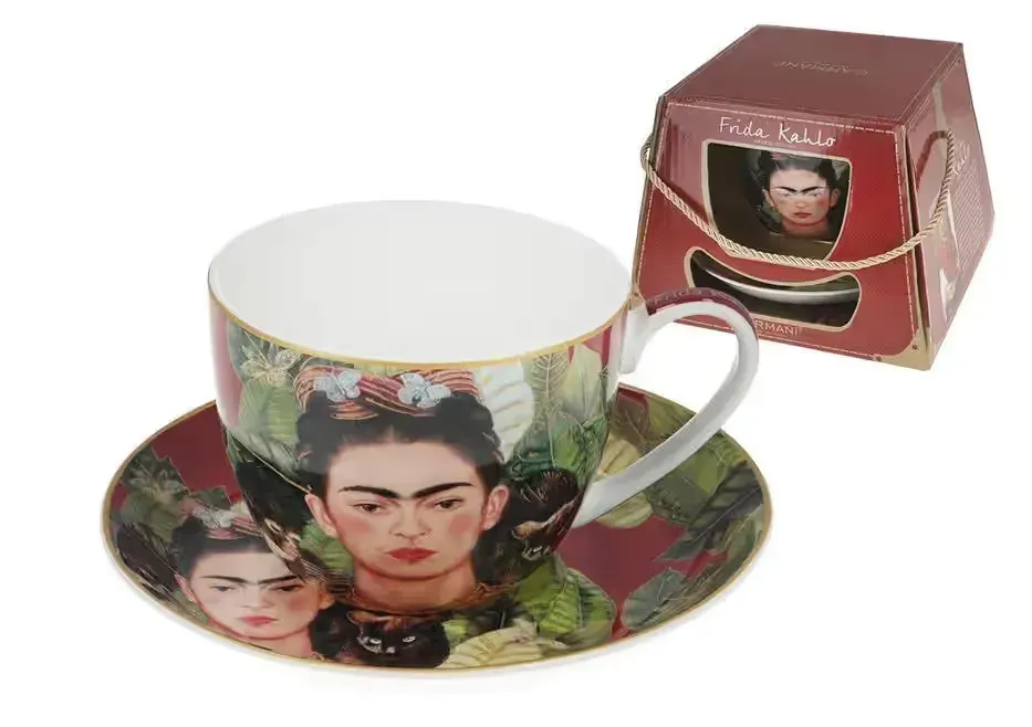 Filiżanka ze spodkiem - F. Kahlo, Autoportret z naszyjnikiem z... — praca twórcy Arkadiusz Doda na Freshwall Marketplace