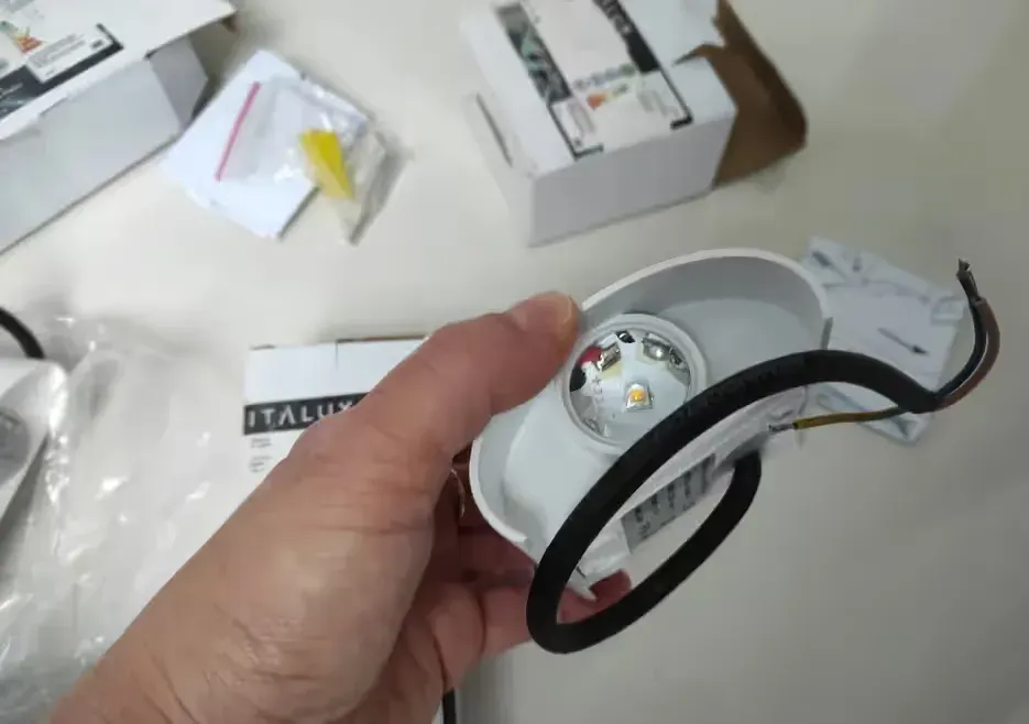 Kinkiety LED italux pl-260w — praca twórcy Ina na Freshwall Marketplace