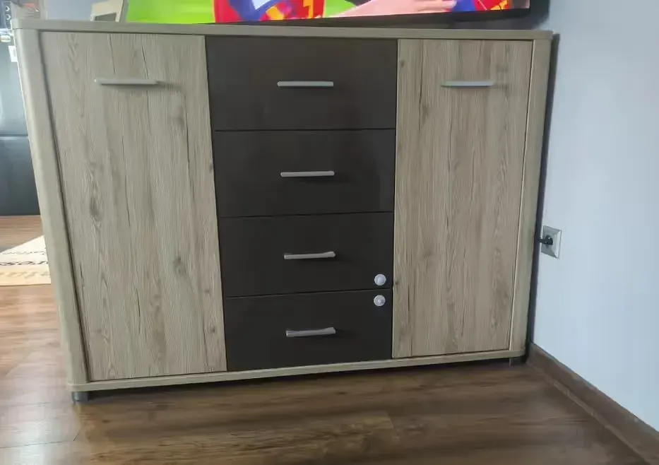 Komoda z szufladami — praca twórcy Anita na Freshwall Marketplace