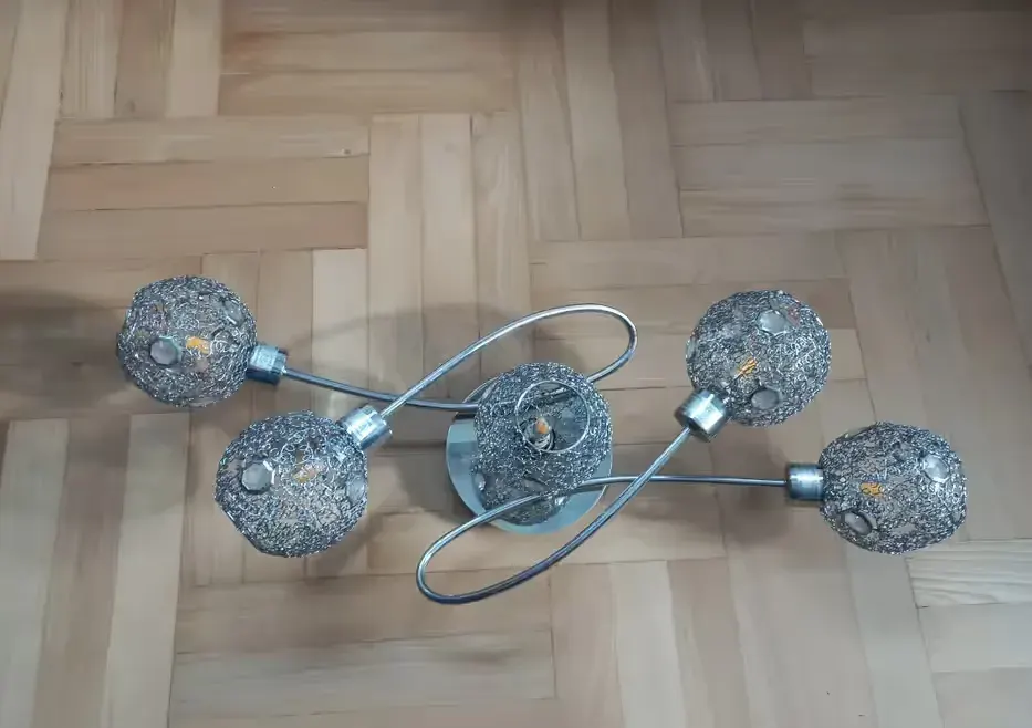 Lampa 5 źródeł światła — praca twórcy Marianna na Freshwall Marketplace