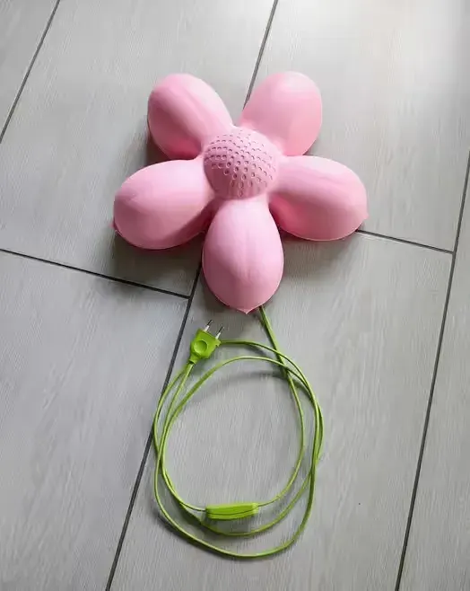 Lampa ścienna różowy kwiatek — praca twórcy Dawid na Freshwall Marketplace