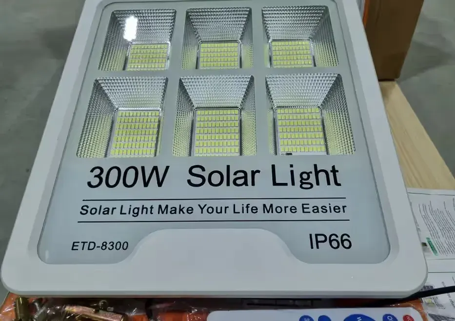 Lampa solarna VÖGLER GmBh 300W, sensor zmierzchu SMD — praca twórcy Centrum Handlowo-Usługowe Marek Karaś na Freshwall Marketplace