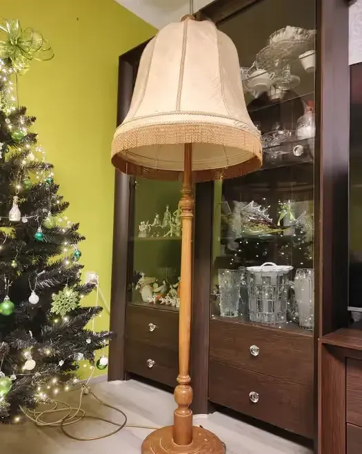 Lampa stojąca dębowa design vintage — praca twórcy Różne na Freshwall Marketplace