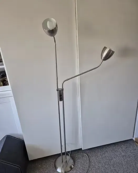 Lampa stojąca podłogowa pokojowa srebrna regulowana 160 cm — praca twórcy Flora na Freshwall Marketplace