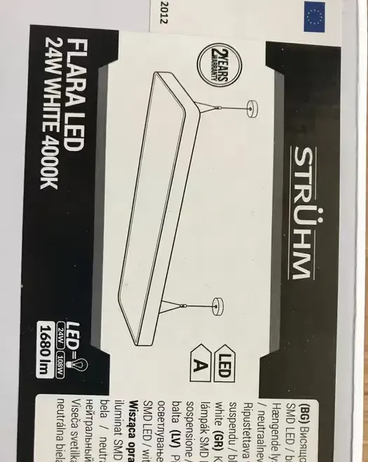 Lampa sufitowa biała — praca twórcy Maria na Freshwall Marketplace