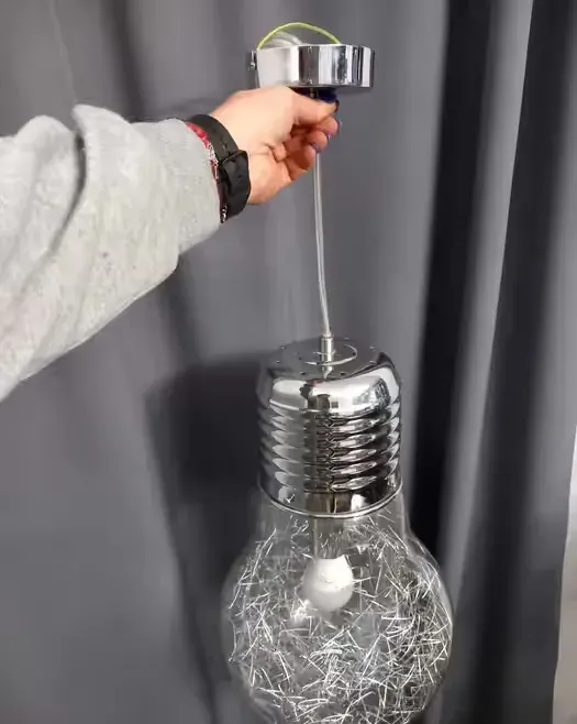 Lampa sufitowa jak duża żarówka - hit młodzieżowy! — praca twórcy Beata na Freshwall Marketplace