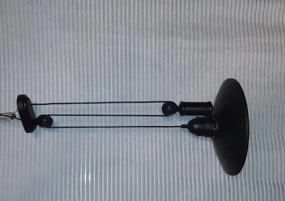 Lampa sufitowa Massive. Regulowana. — praca twórcy Iza na Freshwall Marketplace