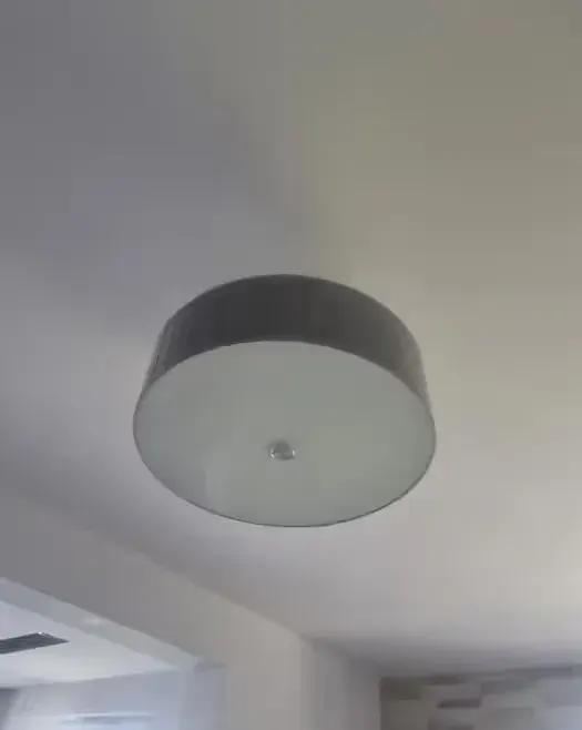 Lampa sufitowa w kolorze szarym — praca twórcy Marta na Freshwall Marketplace