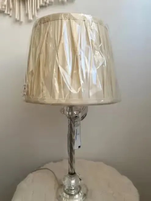 Lampa sypialniana glamour NOWA — praca twórcy justynakowalska2 na Freshwall Marketplace