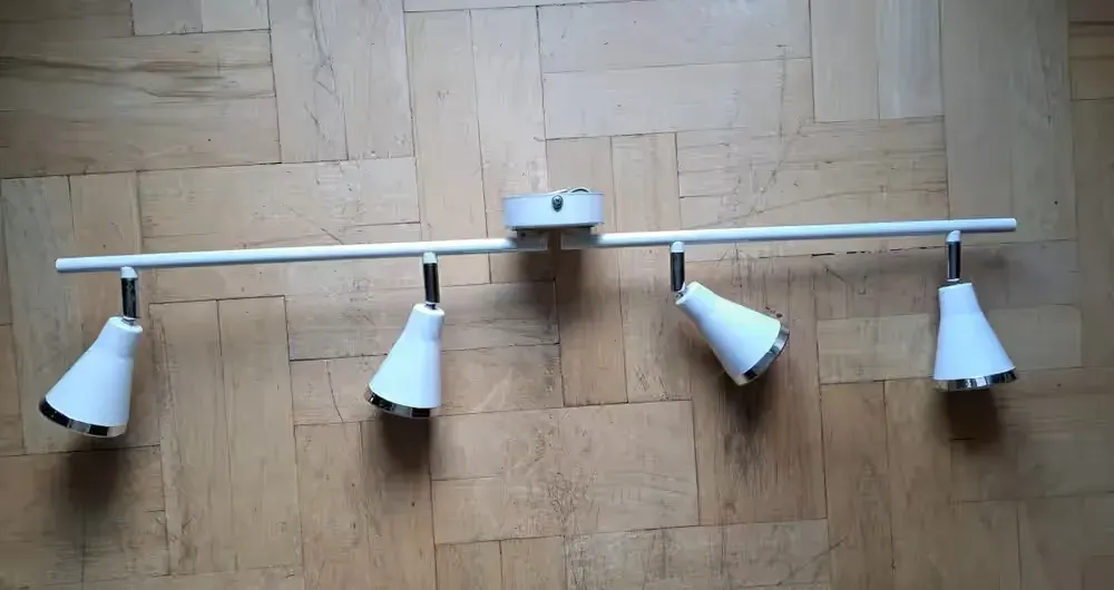 Lampa wiszaca 4 oprawy Led, biała — praca twórcy Rafał na Freshwall Marketplace