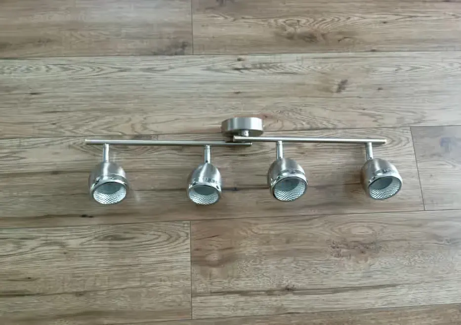 Lampa wisząca Action Wofi zintegrowane źródło LED

REFLEKTOR KIERUNKOW — praca twórcy Anna na Freshwall Marketplace