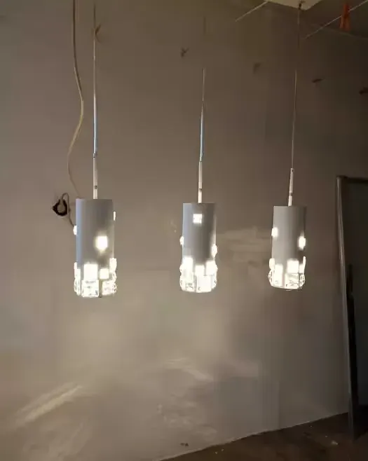 Lampa wisząca potrójna — praca twórcy Jacek na Freshwall Marketplace