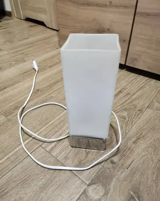 Lampka nocna na szafkę — praca twórcy AndrewT na Freshwall Marketplace