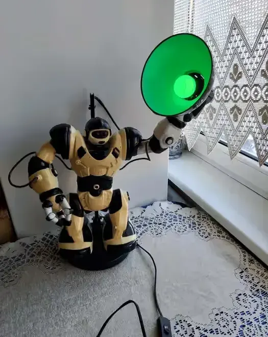 Lampka nocna - robot WowWee — praca twórcy Mat na Freshwall Marketplace