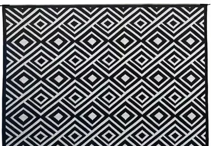Mata dywan zewnetrzny wodoodporny bialo-czarny 266x374 — praca twórcy Justyna na Freshwall Marketplace