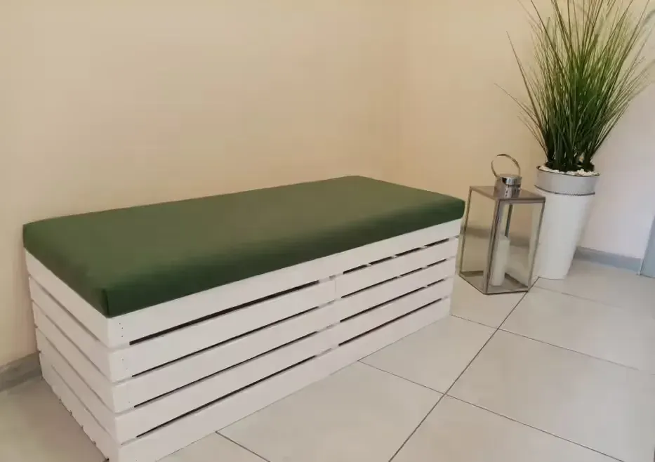 Pufa do przedpokoju tapicerowana kufer drewniany na zabawki siedzisko — praca twórcy Łukasz na Freshwall Marketplace
