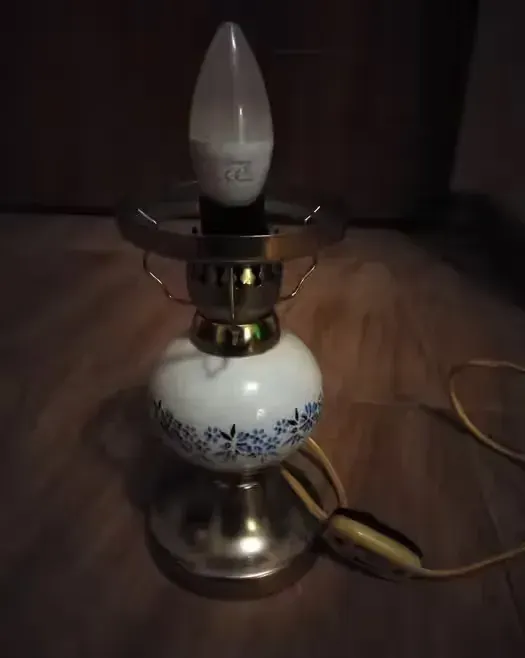 Stara lampka nocna, biurkowa... Promocja!!! Polecam!!! Okazja!!! — praca twórcy Mariusz na Freshwall Marketplace