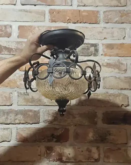 Stylowa lampa wisząca — praca twórcy Adam na Freshwall Marketplace