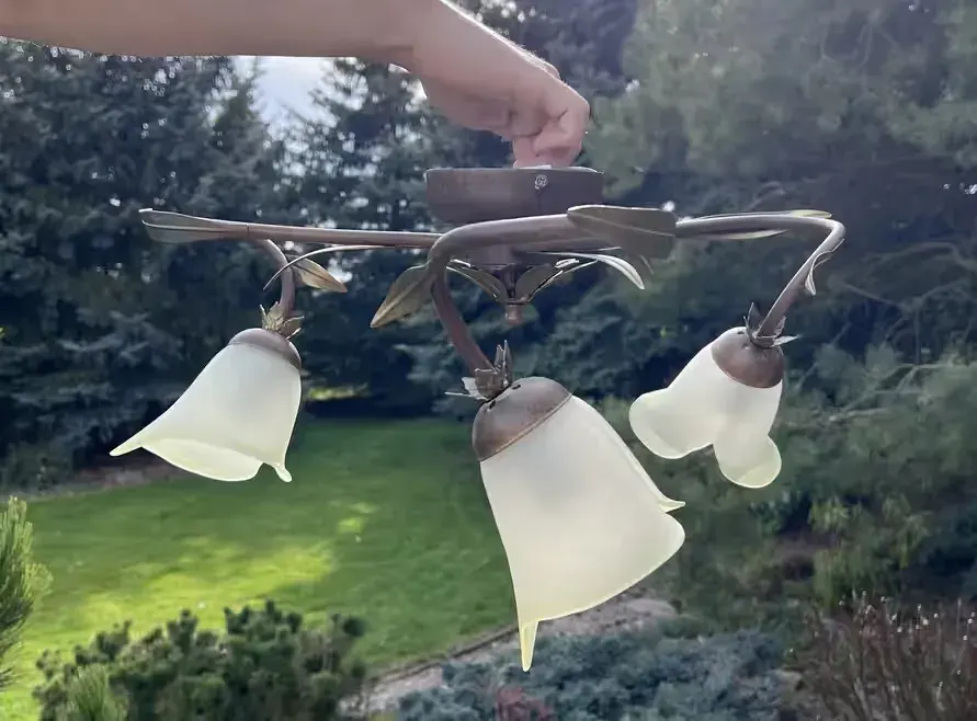 Szklany żyrandol/lampa — praca twórcy Julia na Freshwall Marketplace