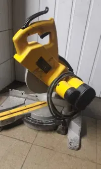 Antyki wyprzedaz kolekcji piła ukośna dewalt dw707 — ujęcie 2
